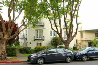 1466 Bellevue Ave in Burlingame, CA - Building Photo - Building Photo