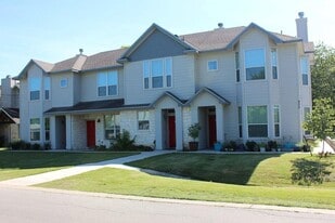 400 West St in Hutto, TX - Building Photo