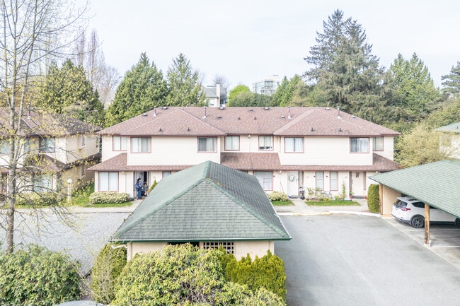 Chelsea Court Townhomes in Pitt Meadows, BC - Building Photo - Building Photo