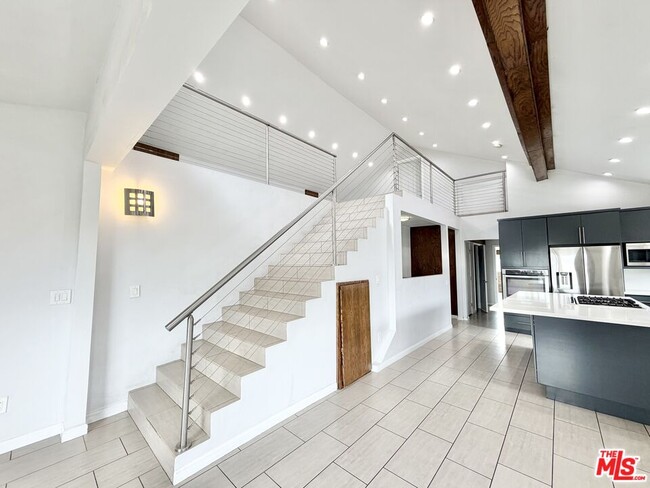 property at 624 1/2 Benton Wy