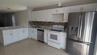 4755 Orleans Ct in West Palm Beach, FL - Building Photo