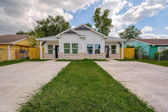 5122 Southwind St-Unit -A in Houston, TX - Foto de edificio - Building Photo
