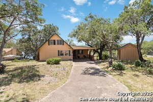 2676 Woodcrest Dr in Canyon Lake, TX - Foto de edificio - Building Photo