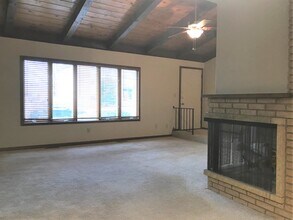 408 Holly Ln in Mankato, MN - Building Photo - Building Photo