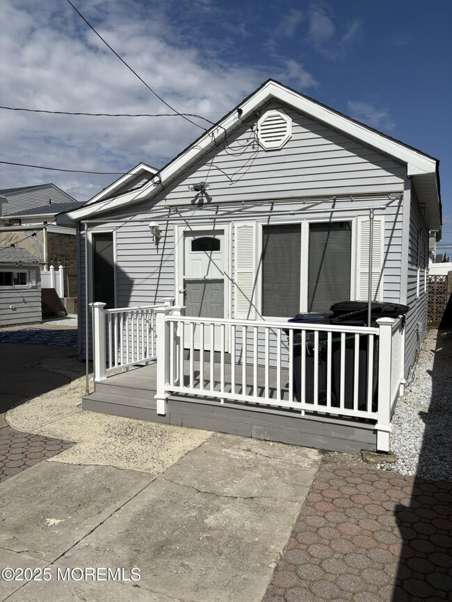 23 Guyer Ave in Lavallette, NJ - Building Photo - Building Photo