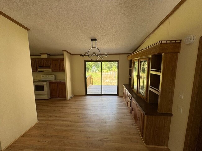 2995 S Pine Ave in White Cloud, MI - Foto de edificio - Building Photo