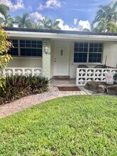 4715 Collier Rd in Greenacres, FL - Foto de edificio - Building Photo