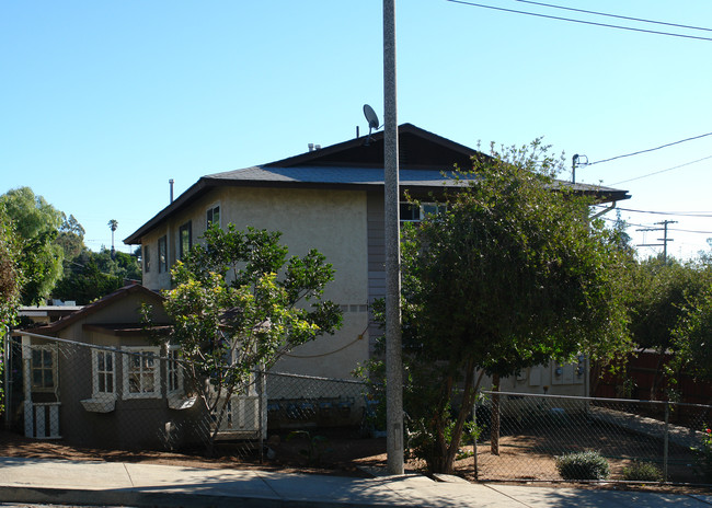 421 N Vine St in Fallbrook, CA - Building Photo - Building Photo