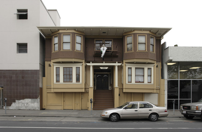 551 W Grand Ave in Oakland, CA - Building Photo - Building Photo