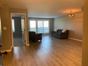 1910 Chestnut Ave-Unit -C106 in Glenview, IL - Building Photo - Building Photo