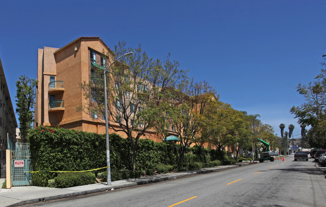 La Villa Mariposa in Los Angeles, CA - Foto de edificio