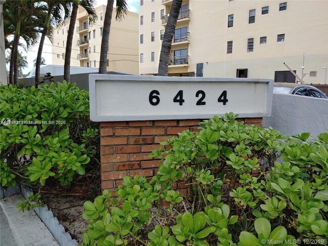 6424 Collins Ave in Miami, FL - Building Photo - Building Photo
