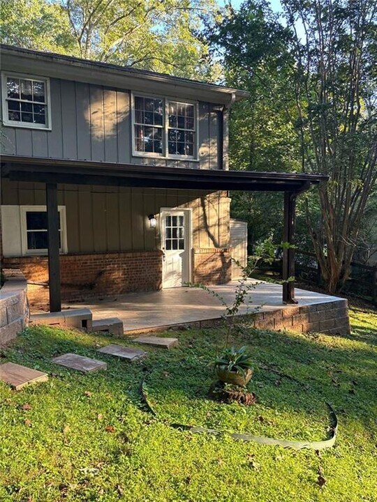 4932 Rock Haven Dr SW in Lilburn, GA - Building Photo