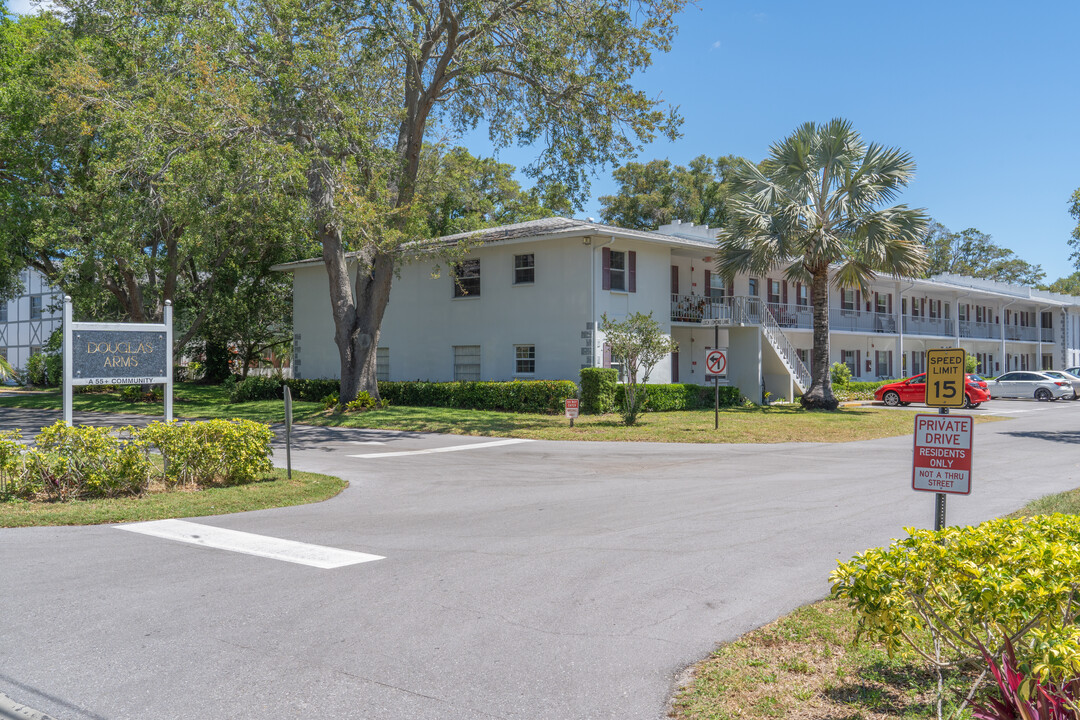 Douglas Arms Aberdeen House Condominiums in Dunedin, FL - Building Photo