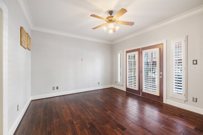 710 Jackson Hill St in Houston, TX - Building Photo - Building Photo