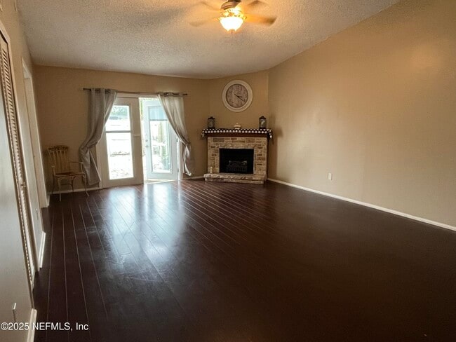 636 Aquatic Dr in Atlantic Beach, FL - Building Photo - Building Photo