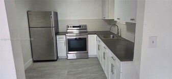 2761 NW 16th Terrace in Miami, FL - Building Photo