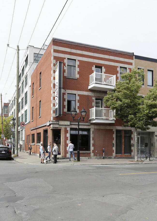 4021-4025 E Ontario Rue