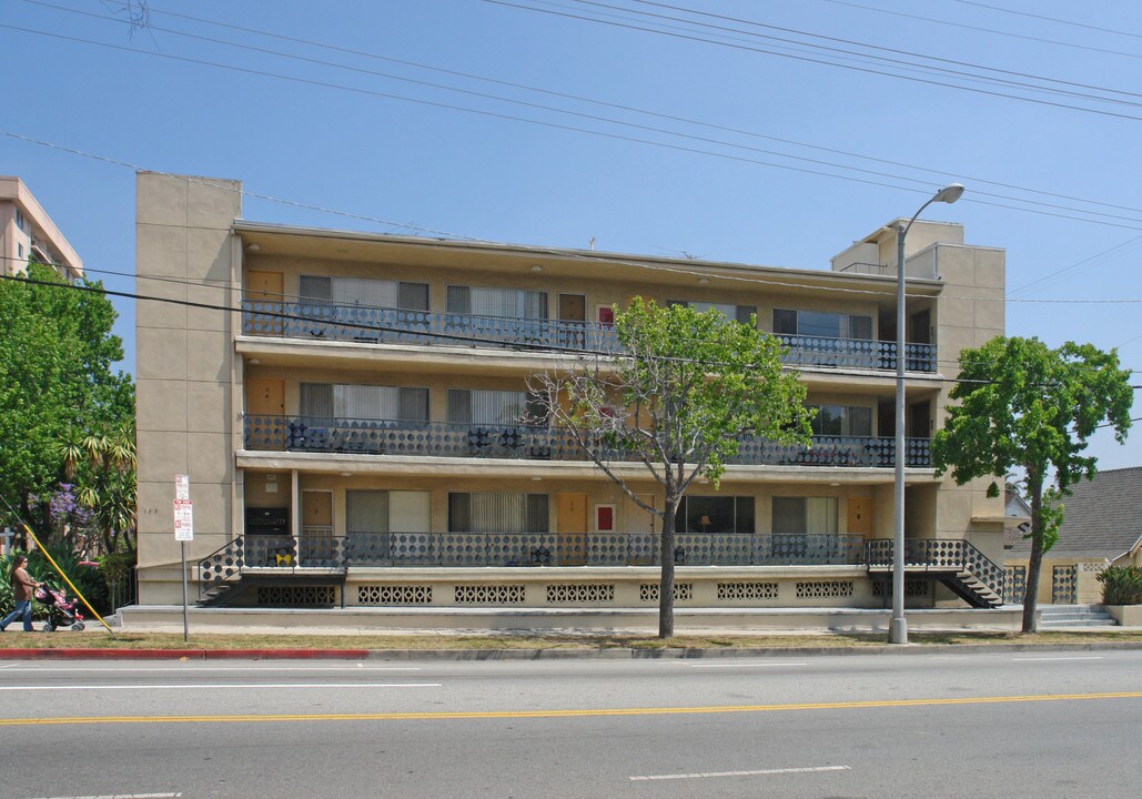 Doheny East Apartments in Los Angeles, CA - Building Photo