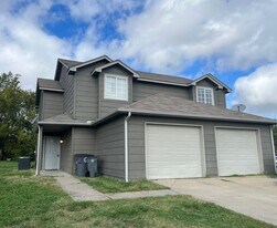 8323 E 24th St in Tulsa, OK - Building Photo