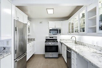 612 Alta Vista Dr in Glendale, CA - Building Photo - Building Photo