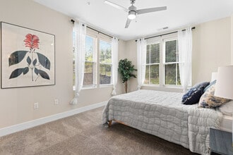 Parkview at Spring Hill Apartments in Akron, OH - Foto de edificio - Building Photo