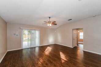 590 Chancellor Dr W in Jacksonville, FL - Building Photo - Building Photo