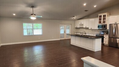 326 Echo Pines Way in Lakeland, FL - Building Photo - Building Photo