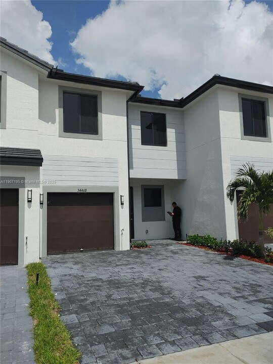 34468 SW 191st Ct in Florida City, FL - Building Photo