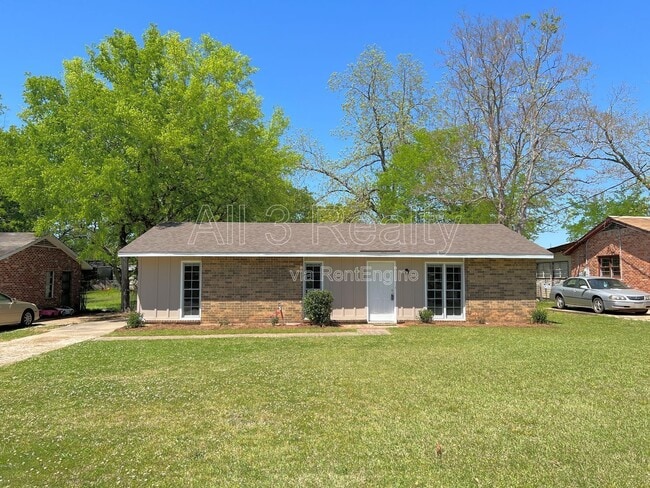 property at 641 Groveland Dr