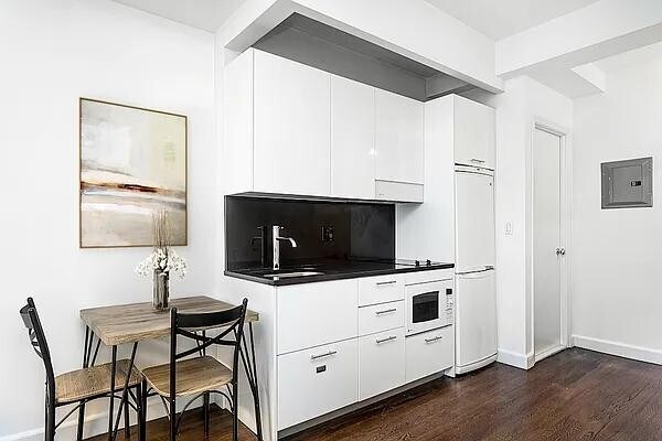 212 W 91st St in New York, NY - Building Photo - Building Photo