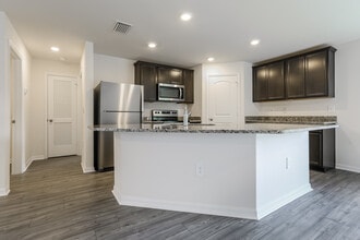 5825 Babian Rd in North Port, FL - Building Photo - Building Photo