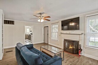 2701 Benbrook Blvd in Fort Worth, TX - Building Photo - Building Photo