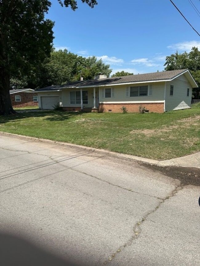 property at 809 SE 14th St