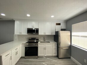 122 E 22nd Ct in West Palm Beach, FL - Building Photo - Building Photo