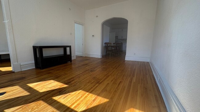 2049 N Bingham St, Unit 2F in Chicago, IL - Foto de edificio - Building Photo