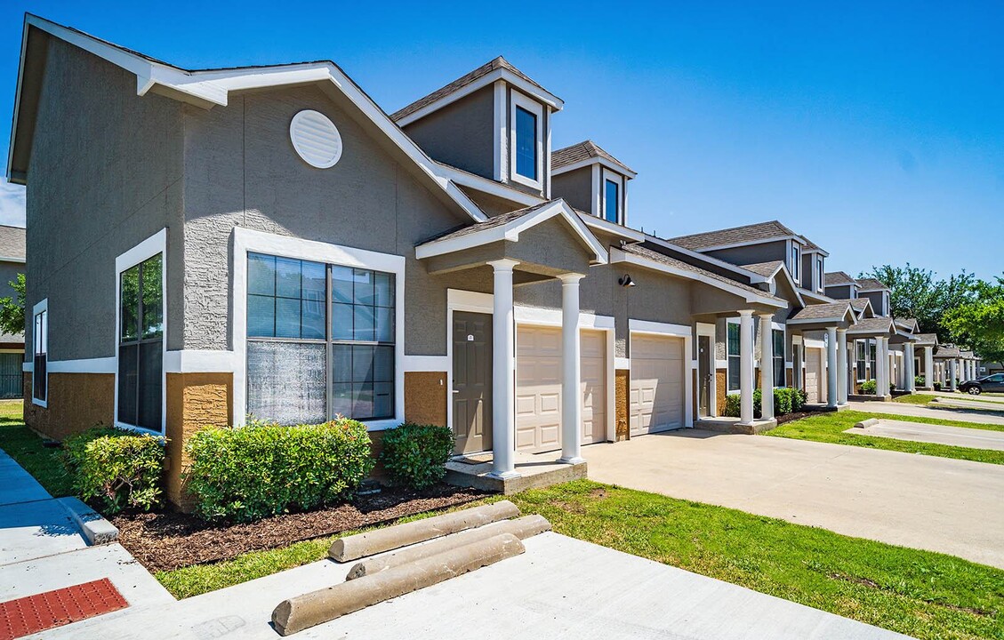 Beckley Townhomes in Dallas, TX - Building Photo