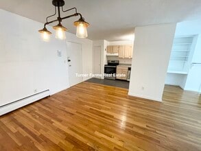 44 Evergreen St, Unit 23 in Boston, MA - Foto de edificio - Building Photo