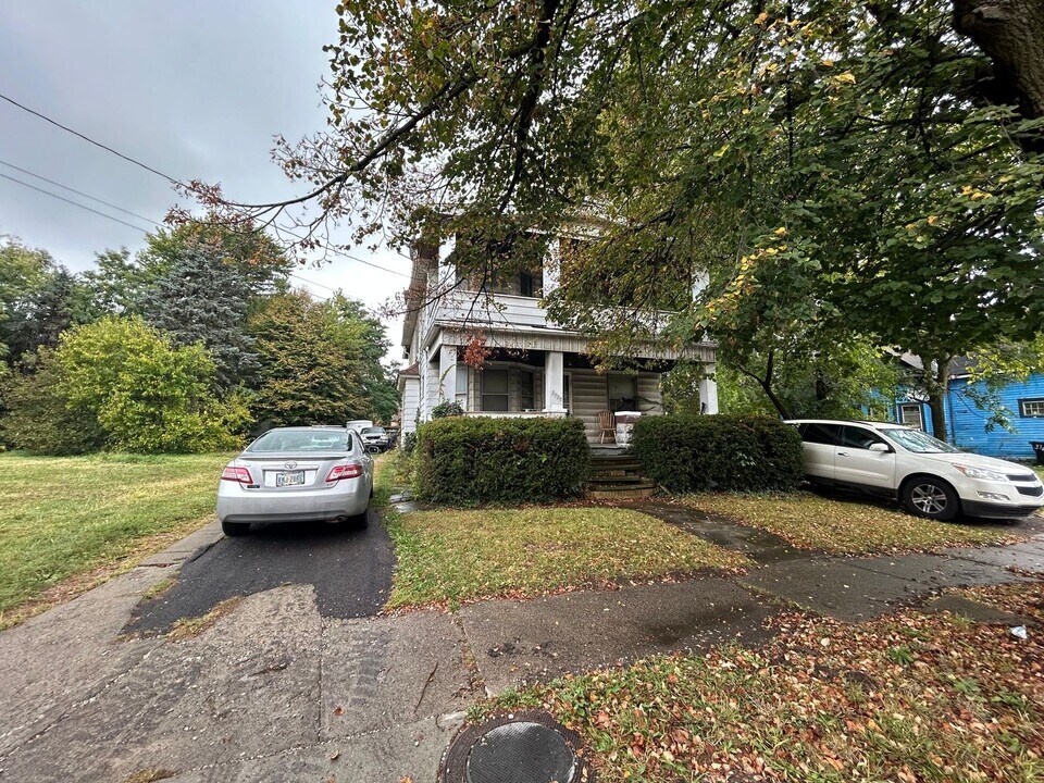 3720 E 61st St in Cleveland, OH - Building Photo