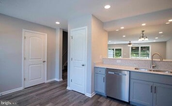 31 W Duck St in Front Royal, VA - Building Photo - Building Photo