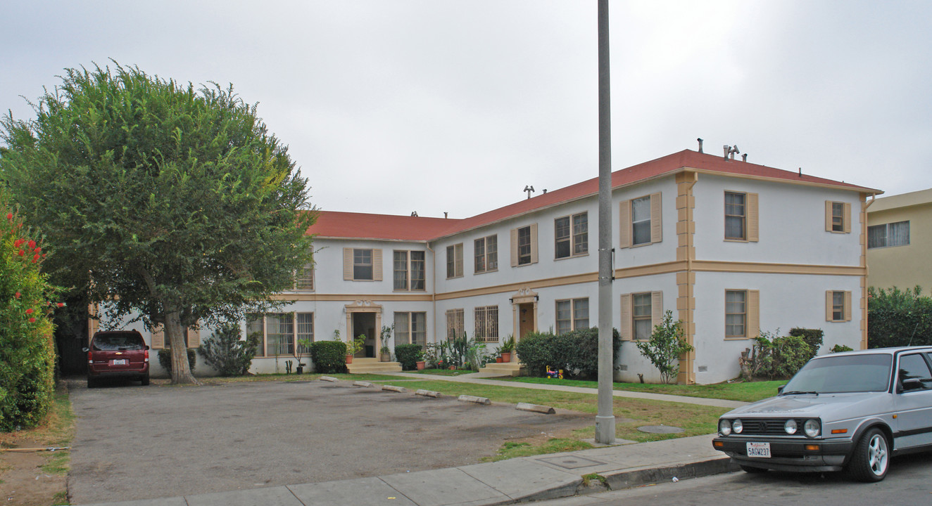 2022 S Holt Ave in Los Angeles, CA - Building Photo