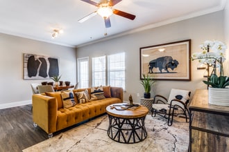 Ellwood at Lake Travis in Austin, TX - Foto de edificio - Building Photo