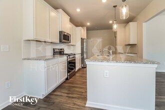 1207 Mission Hill Ln in Greenville, SC - Foto de edificio - Building Photo