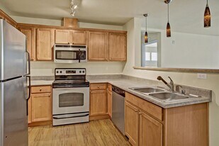Forest Hills Estates in Shoreline, WA - Building Photo