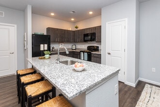Highview Pointe in Louisville, KY - Building Photo - Interior Photo
