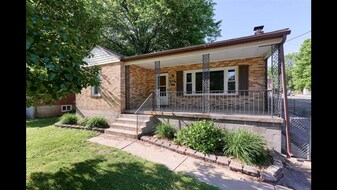 9606 Sievers Ct in Overland, MO - Building Photo