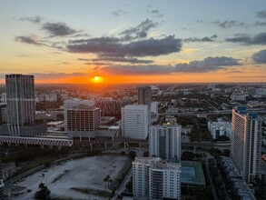 851 NE 1st Ave, Unit 3806 in Miami, FL - Building Photo - Building Photo