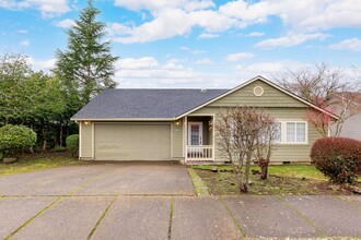 951 Mill St in Silverton, OR - Building Photo - Building Photo