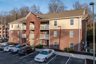 Oak Crest Apartments in Knoxville, TN - Building Photo - Building Photo