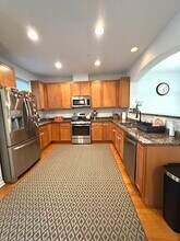 17 E Willow Rd in Wheeling, IL - Foto de edificio - Building Photo
